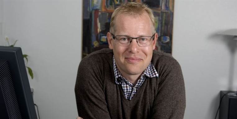 Det er uværdigt, siger Regionsformand Carls Holst om Helle Thornings udtalelser på talerstolen i går.