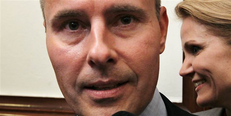 Henrik Sass Larsen ønsker, at ledige lægger sig hårdere i selen for at komme tilbage på job.