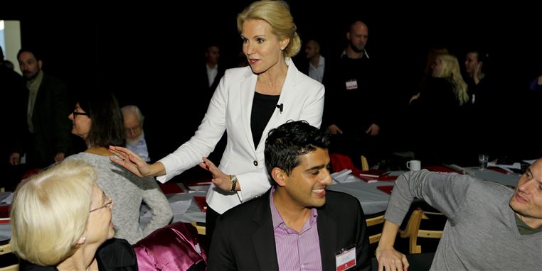 Helle Thorning-Schmidt taler med partifæller på Socialdemokraternes kongres i Aalborg fredag.