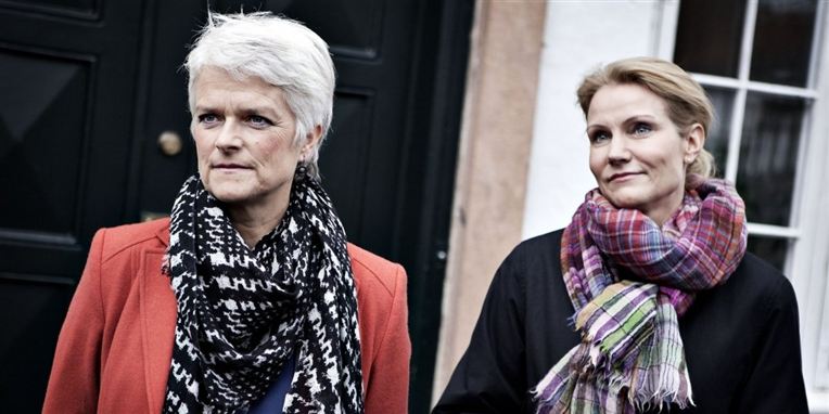 Kort efter de to partiformænd kl. 11 havde holdt et kort pressemøde foran Marienborg ankom Holger K. Nielsen til statsministerens officielle bolig. Han skal deltage i mødet mellem Annette Vilhelmsen og Helle Thorning-Schmidt.