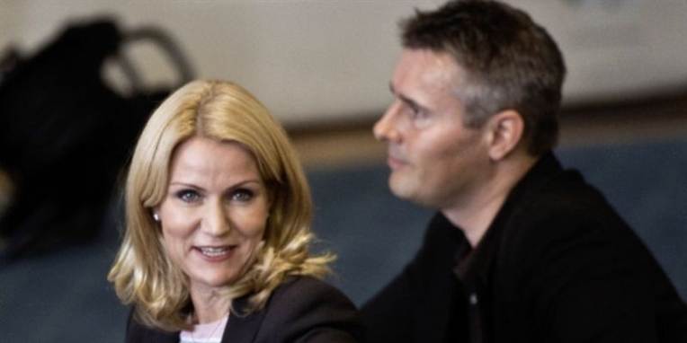 Helle Thorning-Schmidt er tilbage i førertrøjen i kampen om at blive statsminister. Dog har rød blok, for første gang i 2010, ikke længere flertal.