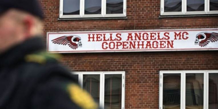 Skandale-journalist brugte sit venskab med Brian Sandberg til at komme med, når rockerne tog ud for at tæske indvandrere, fortalte politiets kronvidne i rockersagen.