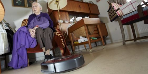 En lille robot som denne er altså langt mere stabil end din hjemmehjælper, skriver hjemmeside.