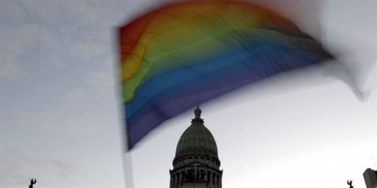 I Argentina er det nu tilladt for homoseksuelle at blive gift.