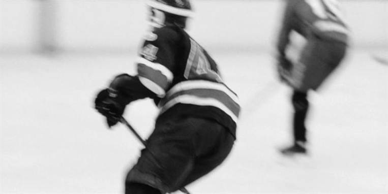 Den 15-årige spiller er bragt til hospitalet i Kristiansand.