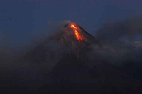 Et vulkanudbrud under en gletsjer i Island kan betyde oversvømmelse - her er det vulkanen Mayon Legazpi på Filippinerne.