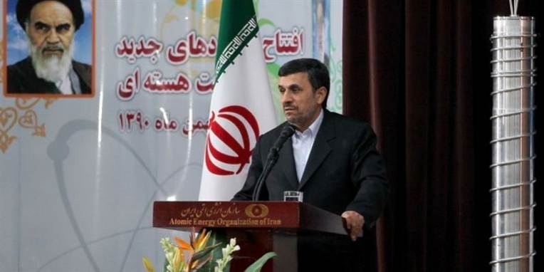 Præsident Mahmoud Ahmadinejad har sendt iranske krigsskibe til Middelhavet. De kan være på vej mod Syrien.