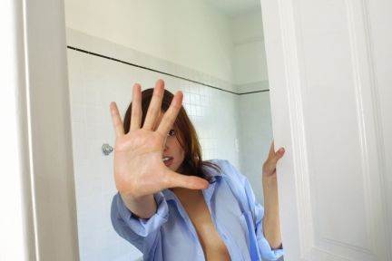 Det er faktisk ulovligt, at offentliggøre billeder af andre på Facebook uden at have fået lov - men de unge er ligeglade.
 Foto: www.colourbox.com