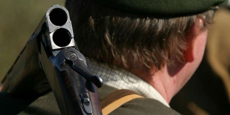 En 54-årig mand fra Svendborg blev søndag såret ved en vådeskudsulykke under en jagt i Vester Skerninge på Sydfyn.