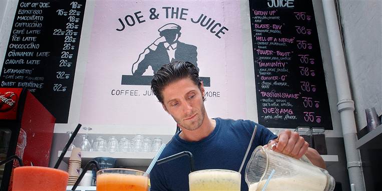 Stifter og direktør for Joe and The Juice afviser kritikken af ansættelsesprocedurerne i hans juicekæde.