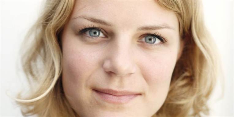 27-årige Johanne Schmidt-Nielsen er angiveligt mere end venskabeligt glad for dansk, blond komiker.