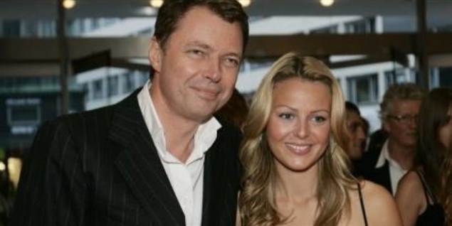 Klaus Riskær har altid været i mediernes søgelys. Her stiller han velvilligt op til foto med sin eks-kone Jill Andersen, som han var gift med i tre år.