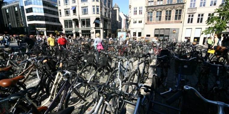 Københavns Kommune vil sætte stregkoder på cykler, så borgerne kan finde dem, hvis de bliver stjålet. Det koster nu 3,7 millioner kroner.