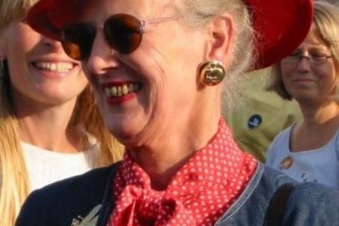 Vil man sige utillykke til Dronning Margrethe, må det ikke ske på Amalienborg den 16. april.
