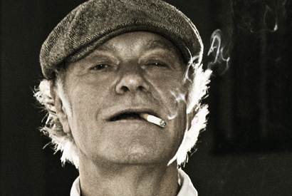 Kim Larsen er som medlem af protestgruppen 'Den gule negl' medunderskriver af en hård kritik af Sundhedsstyrelsen
