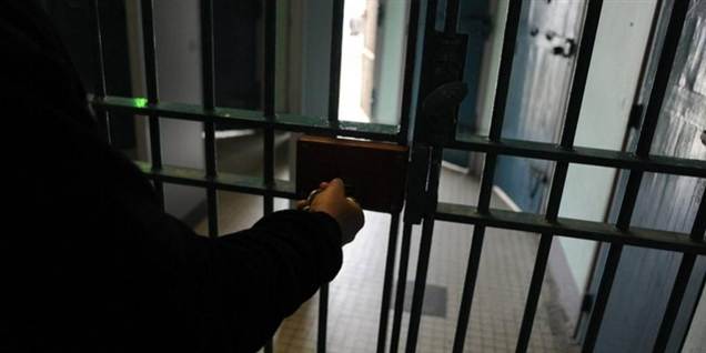 En ung mand tog sit eget liv i Aalborg Arrest. Nu ser Kriminalforsorgen og Ombudsmanden nærmere på forløbet.