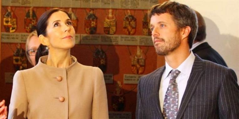 Frederik og Mary spiser julemiddag på Amalienborg - langt væk fra familien, som huserer i det jyske.