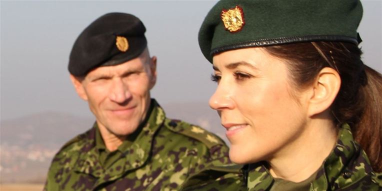 Kronprinsesse Mary, her i hjemmeværnets uniform, kom mandag eftermiddag galt afsted.