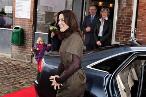 Ved siden af de mange velgørende pligter, har Kronprinsesse Mary en vennnekreds som tæller byder på både narkodomme og rockerforbindelser