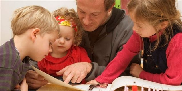 Der er udsigt til flere mandlige pædagoger i landets daginstitutioner.