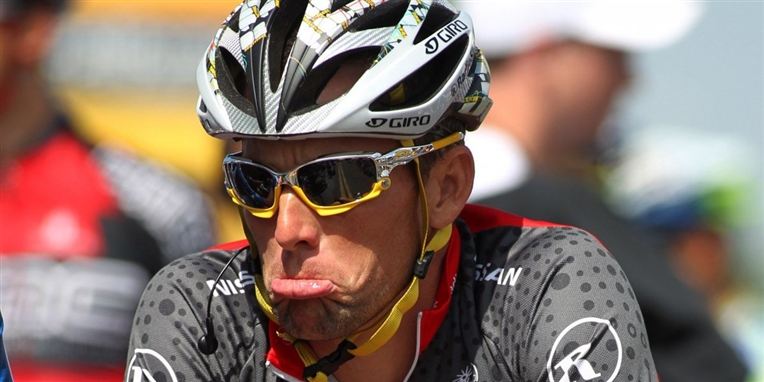 - Det har åbenlyst været et par interessante og til tider vanskelige uger, siger Lance Armstrong.