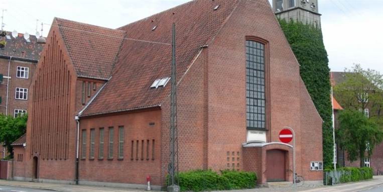 I syv af de i alt 17 kirker, som står til at skulle lukke, nægter man at dreje nøglen om i kirkedøren. En af disse er Enghave Kirke i Vor Frue-Vesterbro Provsti.