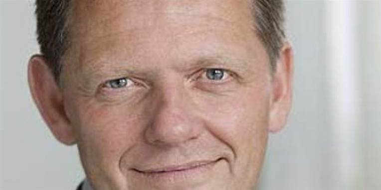 Lars Barfoed (K) kommer med hård kritik af politikernes opførsel. Han mener der