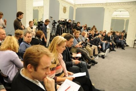 Der var rift om Lars Løkke på hans ugentlige pressemøde. Pressen ville have svar på den seneste uges massive kritik.