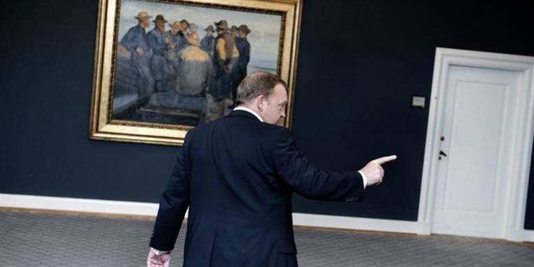 Statsministeren er ved at miste grebet om sin regering, mener politisk kommentator Hans Engell.