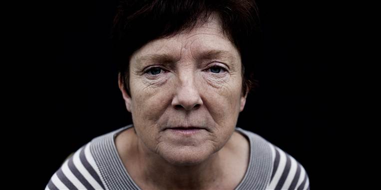 55-årige Birte Hansen lider i dag af kronisk diarre. 250 ansatte har nu henvendt sig med sundhedsproblemer efter arbejdet i styren på LM Wind Power. Avisen.dk har talt med mange ansatte, der i dag har problemer med diarre, hovedpine, svimmelhed. De frygter nu at få kræft. Ekspert kræver nu en grundig kræftundersøgelse af styren.