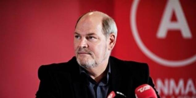 Trods en bred aftale om 4 milliarder kroner til almene boliger, modtager Carsten Hansen ikke meget ros for sin rolle i forhandlingerne.