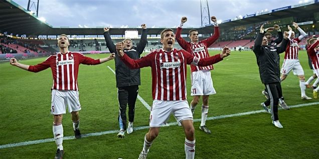 Fodboldklubben AaB foretager flere ændringer på ledelsesgangen.