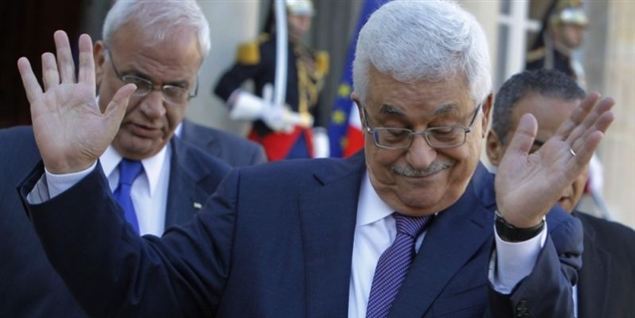 Det Palæstinensiske selvstyres præsident, Mahmoud Abbas, har bedt sin regering undersøge, om den bør nedlægge sig selv. Det kan udløse en flodbølge af vold, advarer FN.
