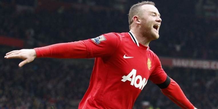 Manchester Uniteds Wayne Rooney jubler efter sin scoring mod Liverpool.