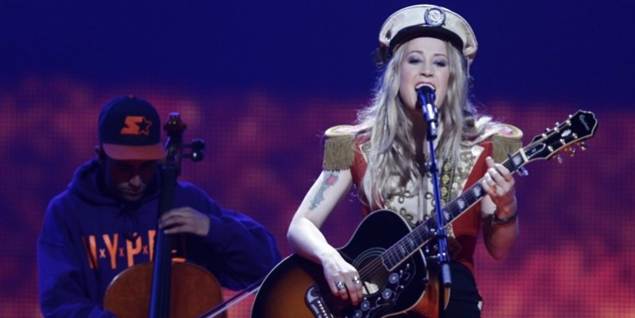 Der var ikke meget fest og farver til Soluna, efter hun sikrede sig en plads i finalen i det europæiske Melodi Grand Prix. Hendes stemme er nemlig slidt, så hun skulle hjem i seng.