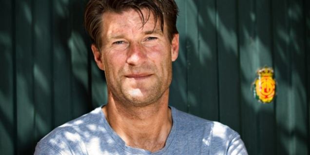 Michael Laudrup er blevet fotograferet ved siden af Mallorcas klublogo for sidste gang.
