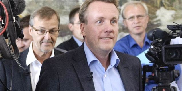 Ole Sohn og Morten Bødskov ankommer til fremlæggelsen af S-SFs finanslovsudspil