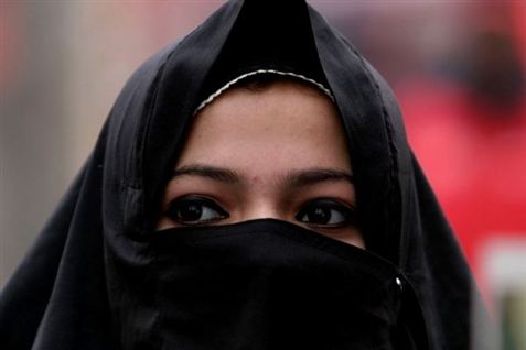 Muslimske piger bliver tvunget til lægen for at bevise over for deres familier, at de er jomfruer. Arkivfoto.