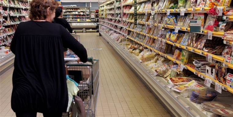 ”Det er synd for dem, jeg skal gøre det overfor. Jeg har det skidt med, 
at de kan få ballade, hvis de fejler. Det er jo nogle ret små fejl, der 
er tale om,” siger Ulla, der er ansat i Aldi. (Arkivfoto)