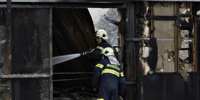 Anmeldelsen om flammehavet fik politiet i Østjylland klokken 05.00.
