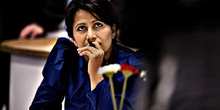 Özlem Cekic blander sig i dagpengedebatten.