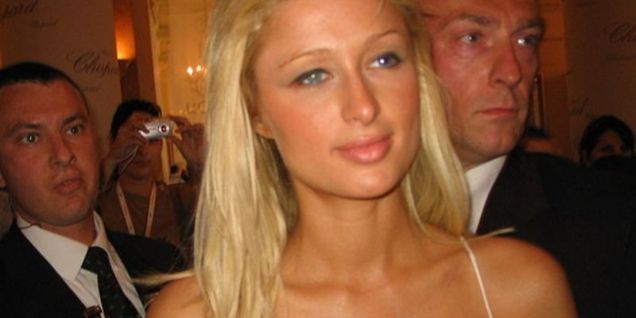 Paris Hilton er ekstra glad for sine fans for tiden.