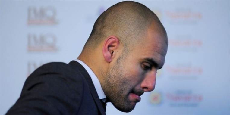 Pep Guardiola vinker farvel til mesterskabet.