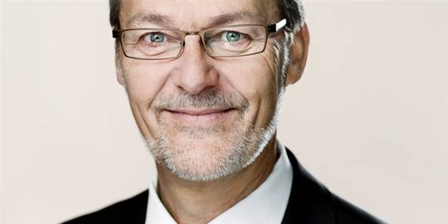 Når PETs registrering af borgere ophører, skal alle behandles lige - og derfor skal det undersøges, om nuværende minister og tidligere DKP-formand Ole Sohn (SF) fik særbehandling, da hans mappe hos politiet blev makuleret.