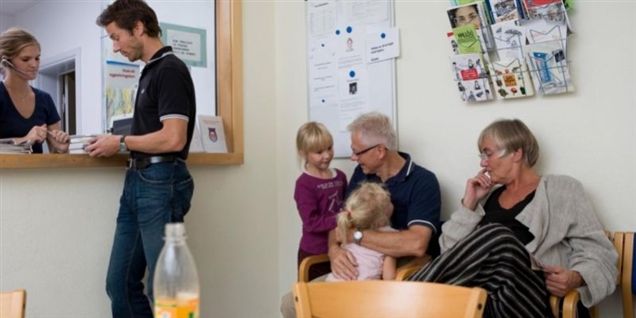 Der er ingen kage i dette venteværelse. DF og læger er uenige om hvorfor.