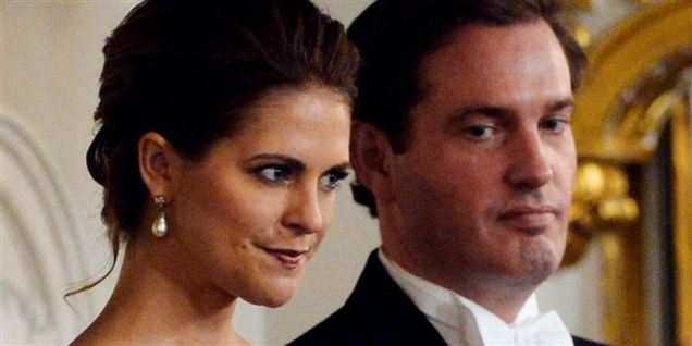 Den 30-årige Madeleine selv fortalte til hoffets hjemmeside, at Christopher O'Neill friede en dag i begyndelsen af oktober.