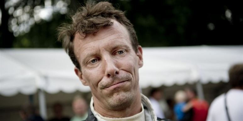 Prins Joachim var ikke helt tilfreds under weekendens racerløb. Han endte nemlig med at køre ind i Jan Andersen i Tom Kristensens bil under racerløbet i Fælledparken i København.