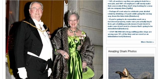 Ganske uvidende om svipseren, er Prinsgemalen til grin over for et samlet pressekorps.