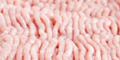 Salmonellainficeret kød kan give både diarré, opkast, mavesmerter og feber.