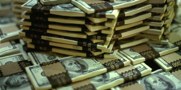 Peru er et af de lande, der producerer flest falske pengesedler. Her er det den amerikanske dollar.